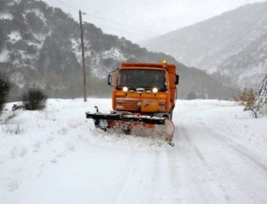 Συνεχίζεται ο «χιονιάς» για τρίτη ημέρα - Πολικές θερμοκρασίες με δυο νεκρούς και προβλήματα